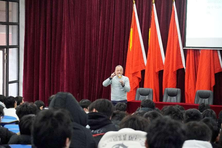 学院团委组织开展青年大讲堂活动