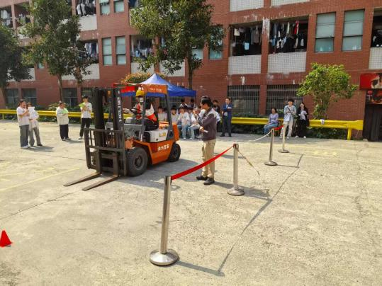 党建引领强技能 匠心育人显担当——-物流专业党员教师讲示范公开课