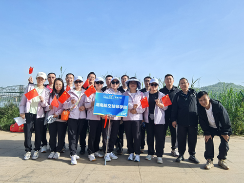 学院教职工积极参与株洲市第十届职工健步行活动