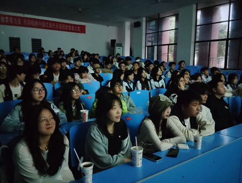 红色光影映初心 青春向党担使命——学院团委成功举办"红色电影巡展"主题教育活动