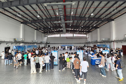 学院举办2026届毕业生双选会 提供近千个就业岗位