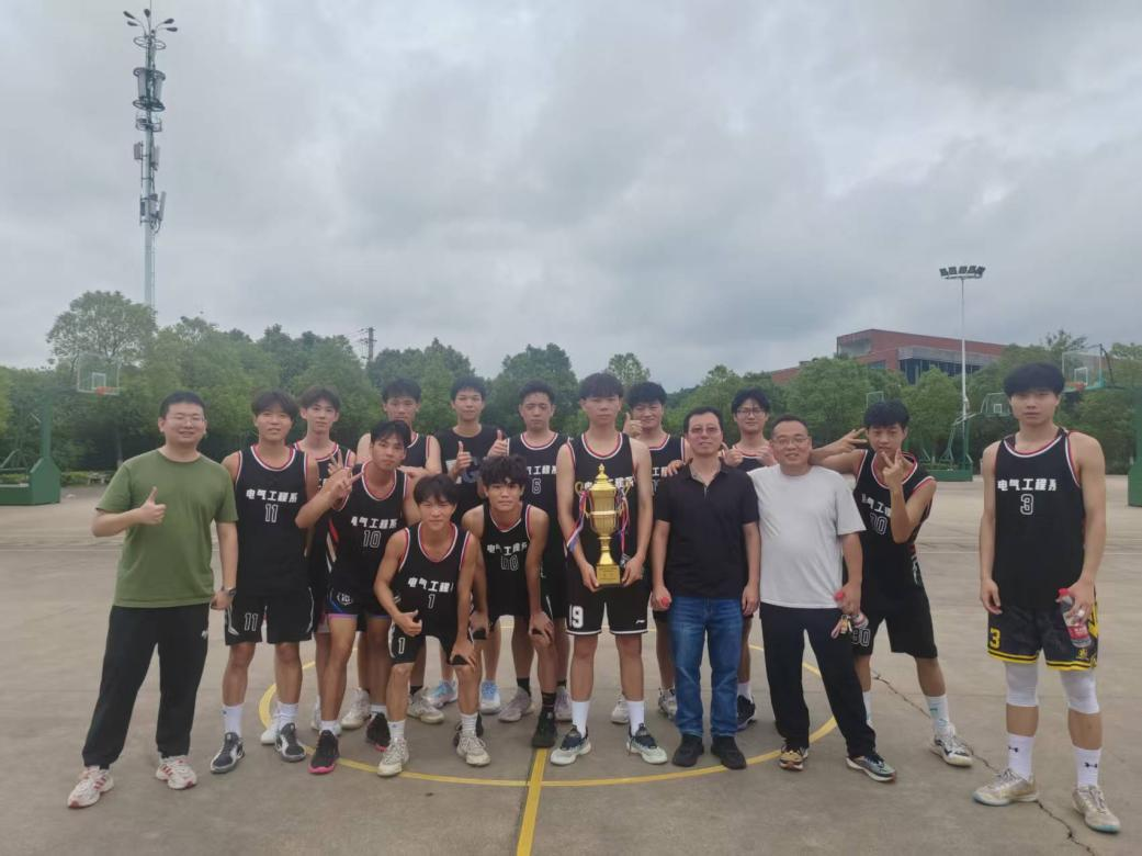 电气工程系篮球队逆风奋起 摘得学院“欢送杯”季军