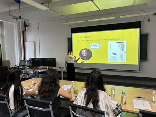 平面设计毕设答辩:多元主题绽放创意,优秀作品即将亮相展览