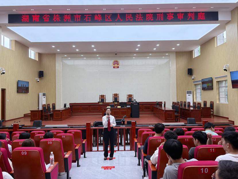 法庭里的“立体化”禁毒课 ——体验法治力量,筑牢禁毒防线