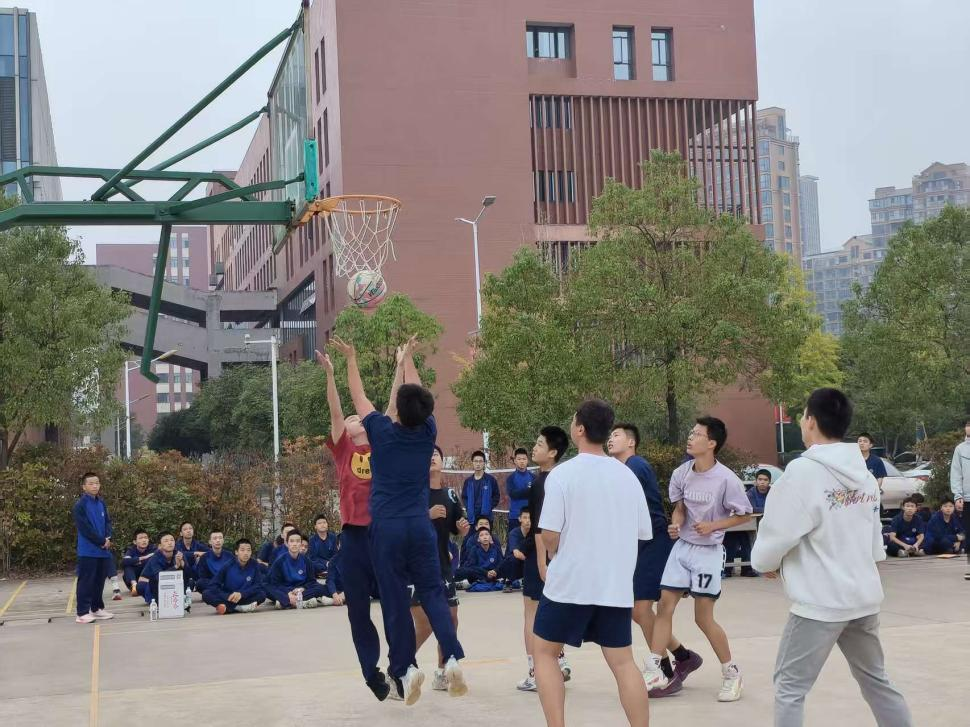 青春“篮”不住,热血启新程——信息工程系2025年新生篮球赛圆满落幕