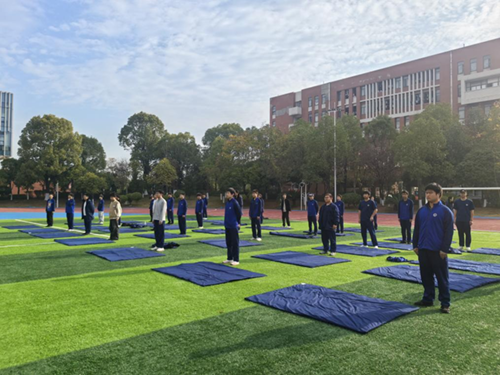 锤炼作风,从“方寸”开始——信息工程系消防工程专业开展叠被子训练