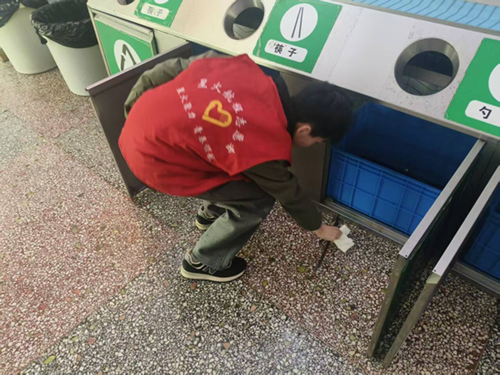 文明就餐新风尚,志愿服务暖人心