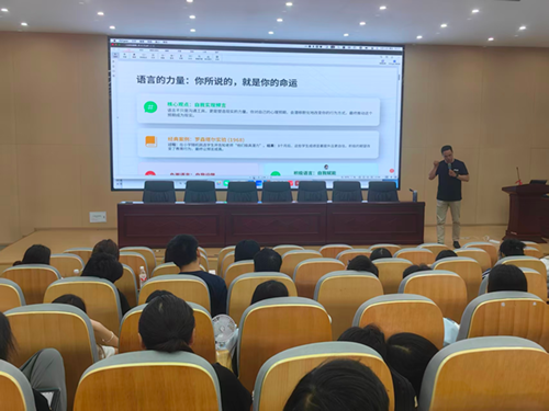 精准指导助启航  凝心聚力促就业——建筑装饰系开展毕业生就业指导